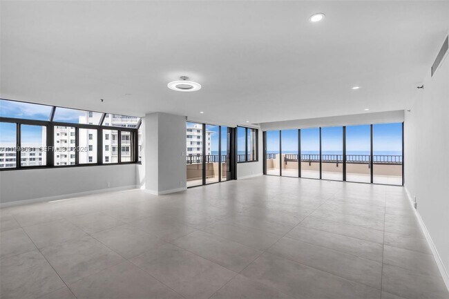 Foto del edificio - 251 Crandon Blvd