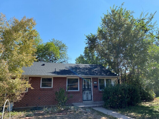 Photo - 3140 S Corona St House