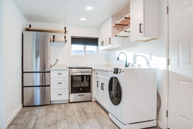 Photo - 322 N 17th Dr Apartment