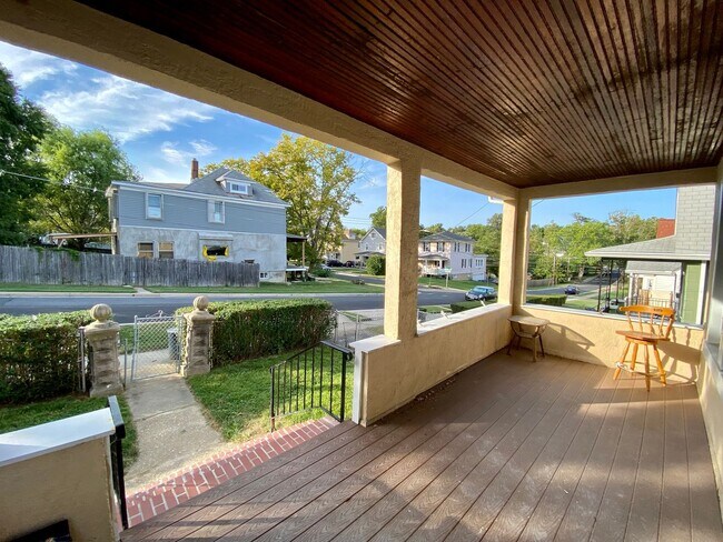 Building Photo - Fantastic 3-Bedroom Overlea Home with Open...