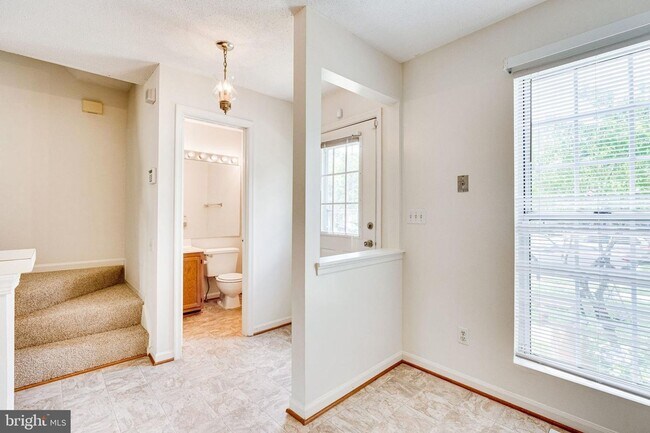 Foto del edificio - 3 level townhouse in Kinstowne area