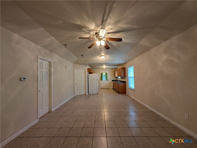 Foto del edificio - 956 Misty Acres Dr