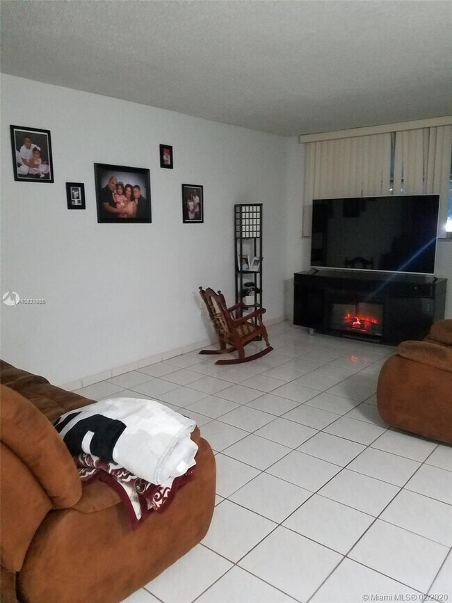 Building Photo - 9431 SW 4th St  402 Miami Fl 33174
