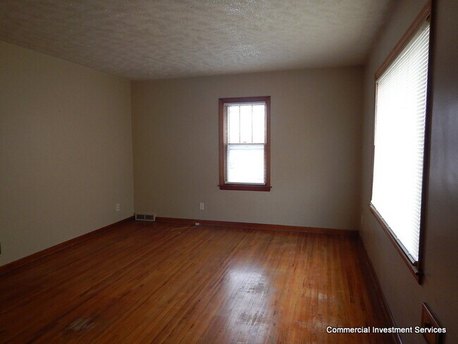 Building Photo - 702 S Jeffers St