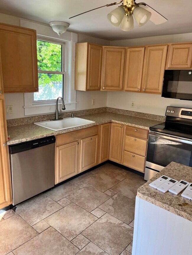 Foto del edificio - 6 Mousam Ct