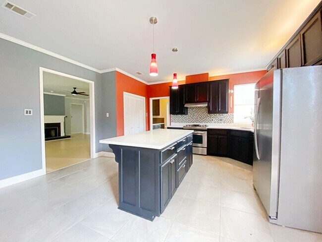 Foto del edificio - 4 Bedroom House Available Now in Riverbend...