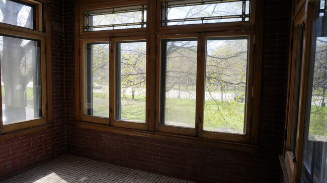 Foto del edificio - 2427 N Kedzie Blvd