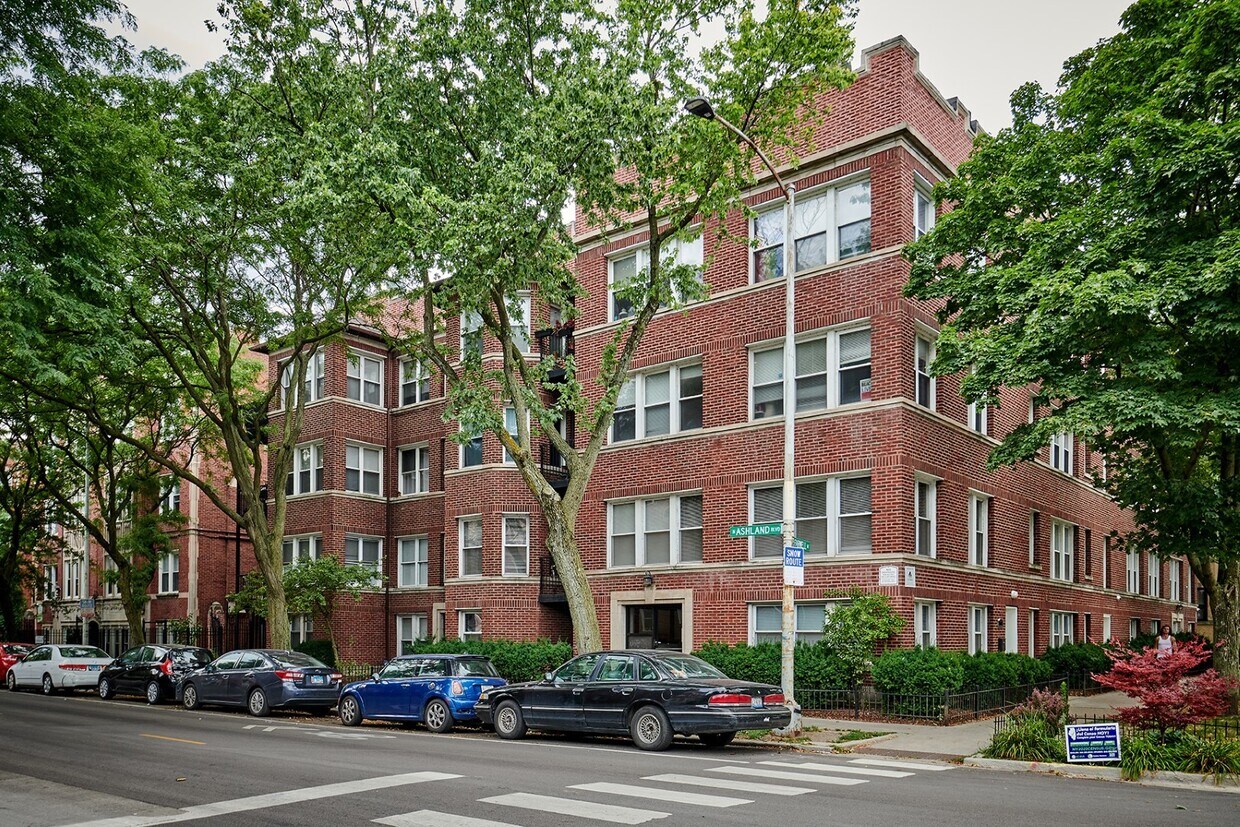 Primary Photo - 6834 N Ashland Blvd