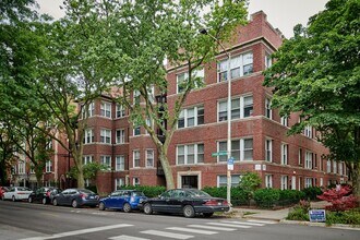 Building Photo - 6834 N Ashland Blvd