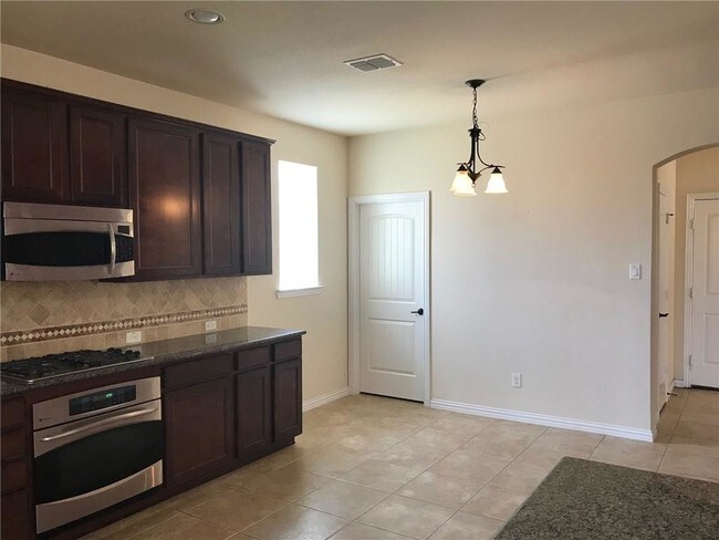 Building Photo - 3400 Porter Creek Dr