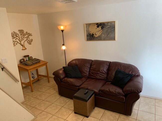 Foto del edificio - 1227 Parkhill Dr