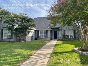 Building Photo - 2524 Wilshire Dr