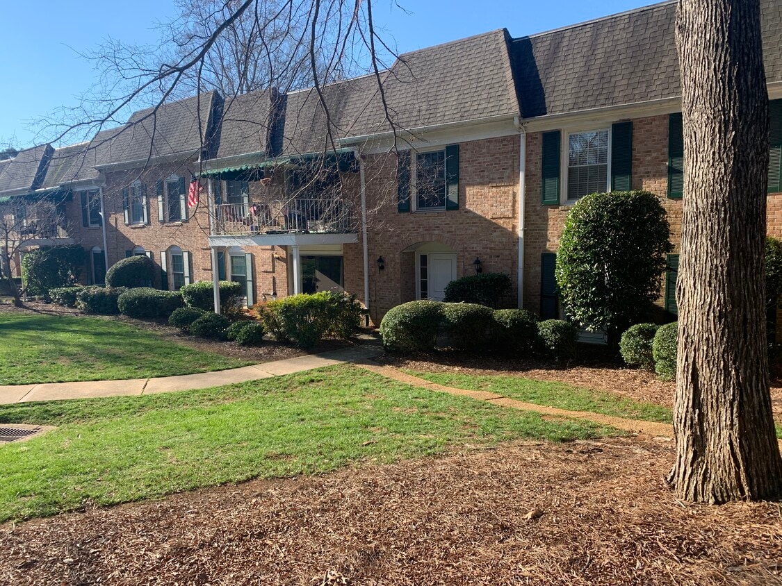 Primary Photo - 8300 Meadow Lakes Dr