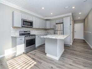 Building Photo - 49 Glen Head Rd