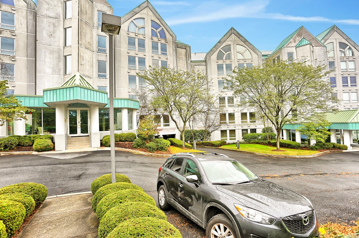 2460 Waterford, Camp Hill, PA 17011 Condo for Rent in Camp Hill, PA