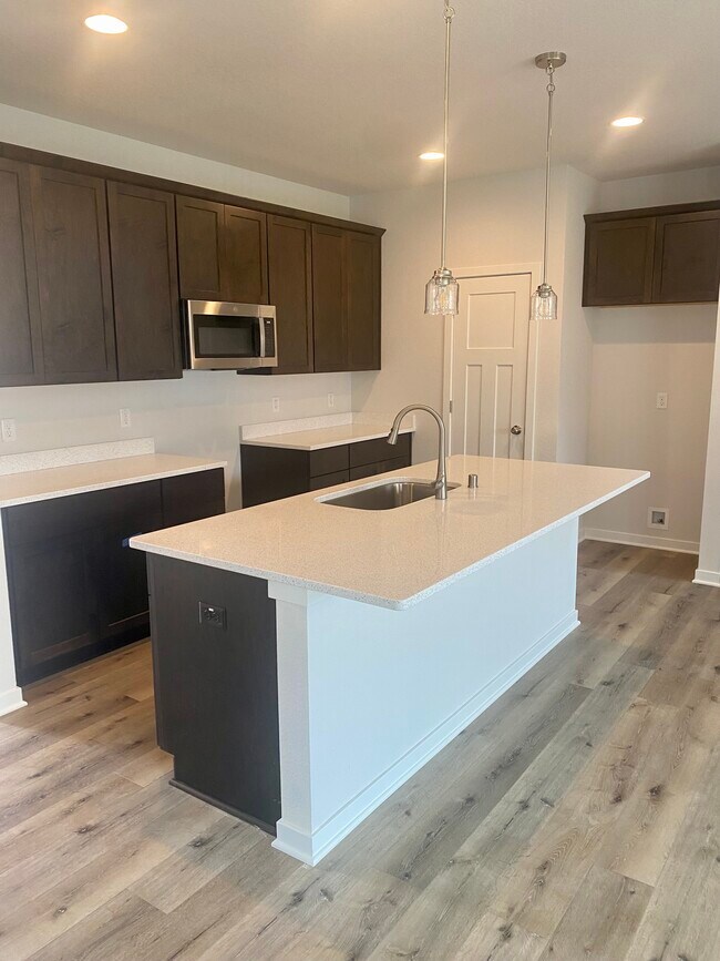 kitchen - 604 Cherry Ct