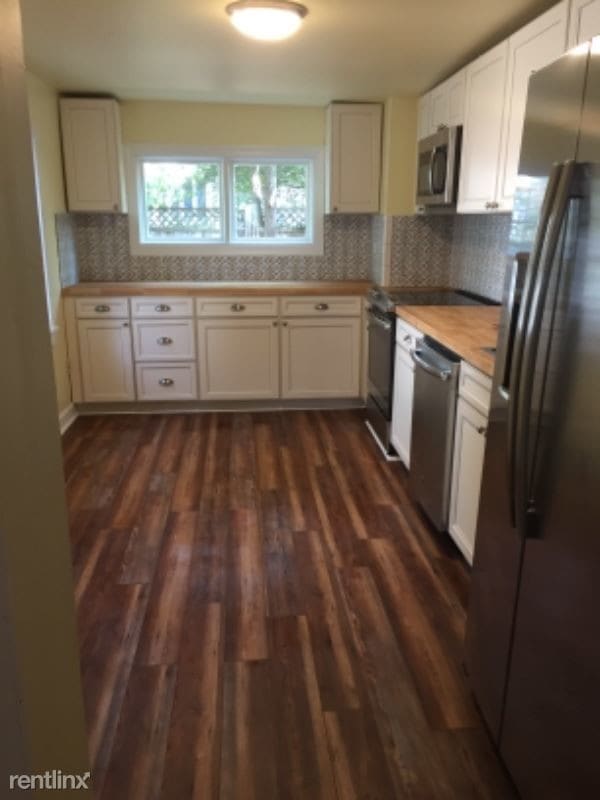 Building Photo - 2 br, 1.5 bath House - 12 Clinton Street
