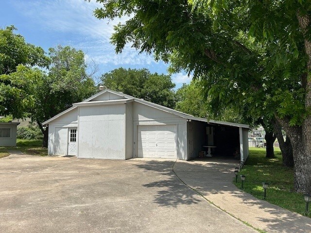 Building Photo - 129 Shoreline Dr