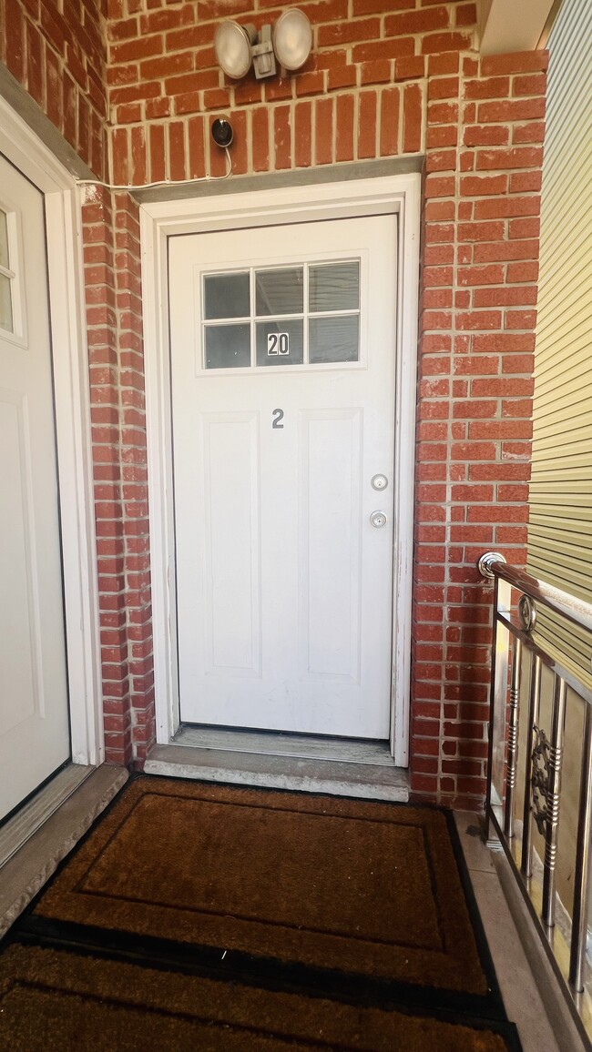 MAIN ENTRANCE - 20 Everett St