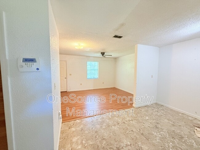 Building Photo - 915 W Clark St