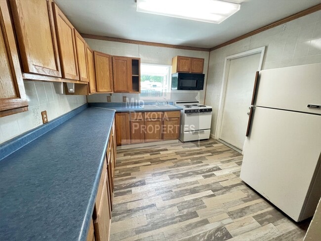 Building Photo - 213 E 11th- 1 bedroom house