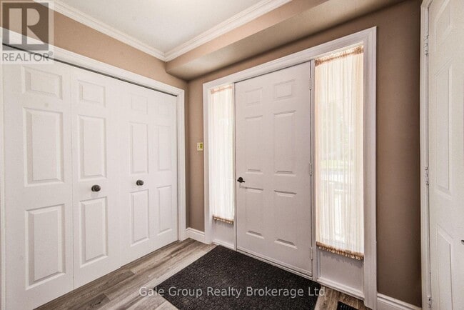 Building Photo - 575 Springbank Ave N