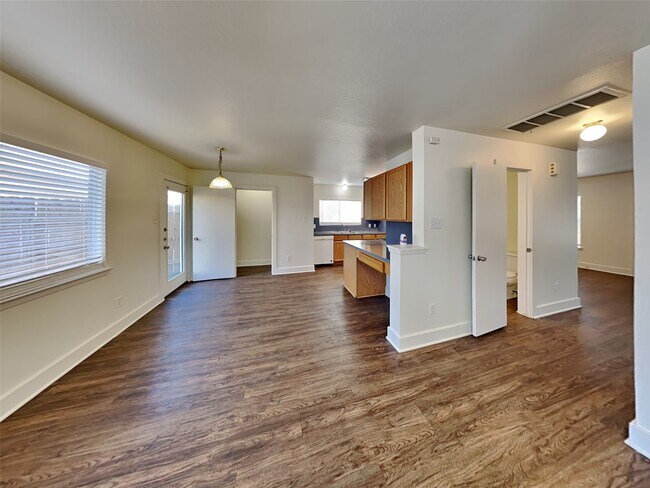 Building Photo - 817 Lightningbug Ln