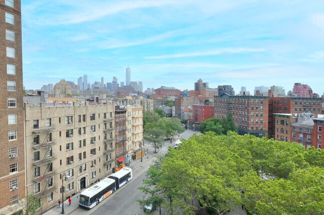 Foto del edificio - 299 W 12th St