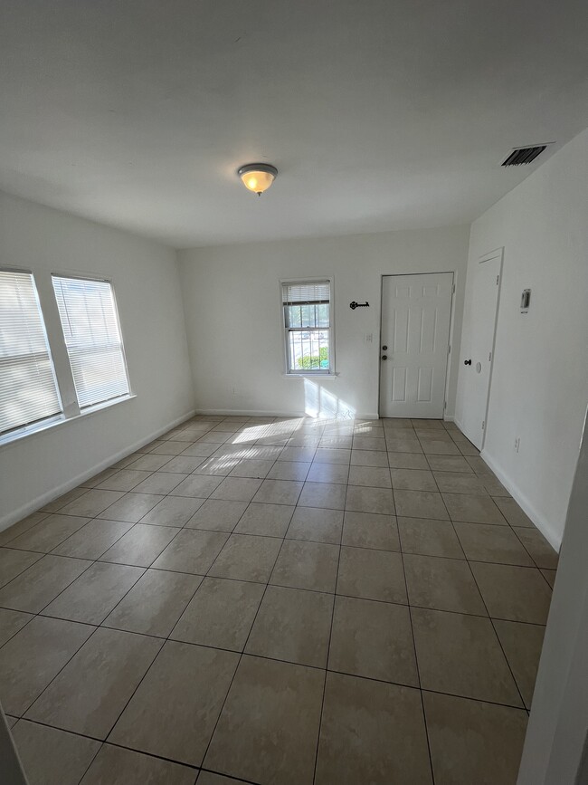 Building Photo - 5619 N Miami Ave