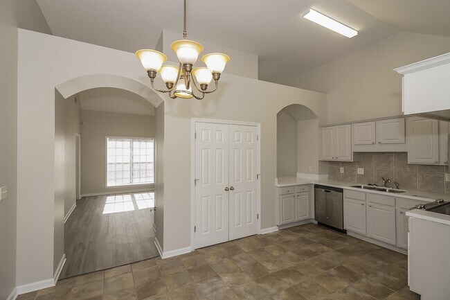 Building Photo - 8450 Shady Elm Dr