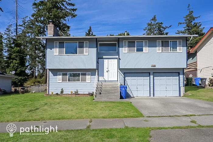 Primary Photo - 720 NW Hyak Drive, Oak Harbor, WA, 98277