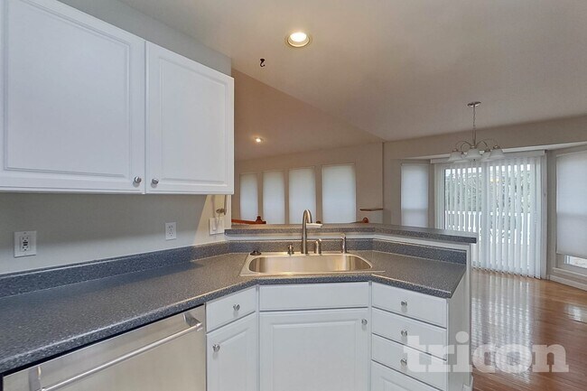 Foto del edificio - 935 Squirrels Nest Ct