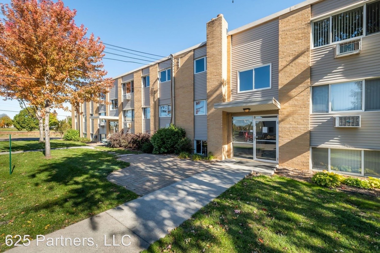 Foto principal - 625 1st Ave NE