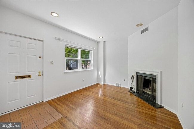 Foto del edificio - 517 S Randolph Ct