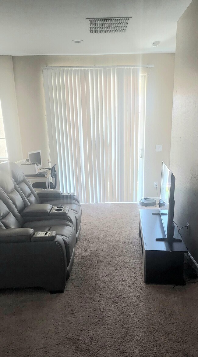 Foto del edificio - 1367 S Country Club Dr