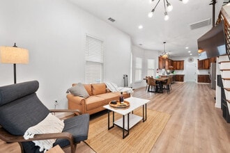 Building Photo - 921 E Hattie St