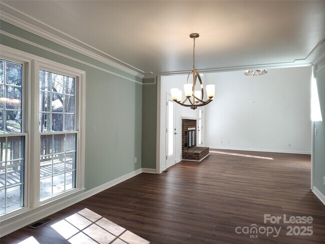 Building Photo - 5206 Dunrobin Ln