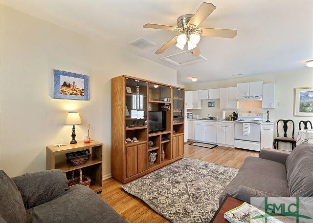 Foto principal - 535 E Liberty Ln