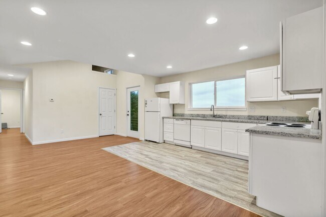 Foto del edificio - Stunning 3-Bedroom Home in Port Orchard