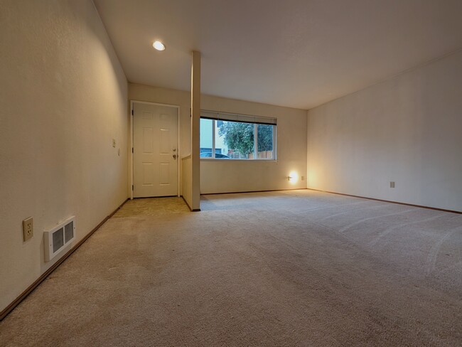 Large Living Room - 515 NW Bright St