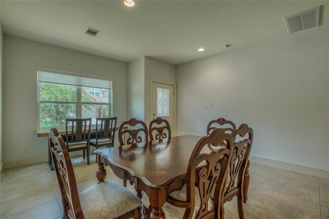 Foto del edificio - 1733 Don Alejandro