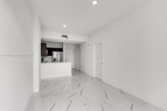 Foto del edificio - 1 Curtiss Pkwy