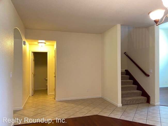 Building Photo - 5 br, 3.5 bath House - 1931 Amarillo Way