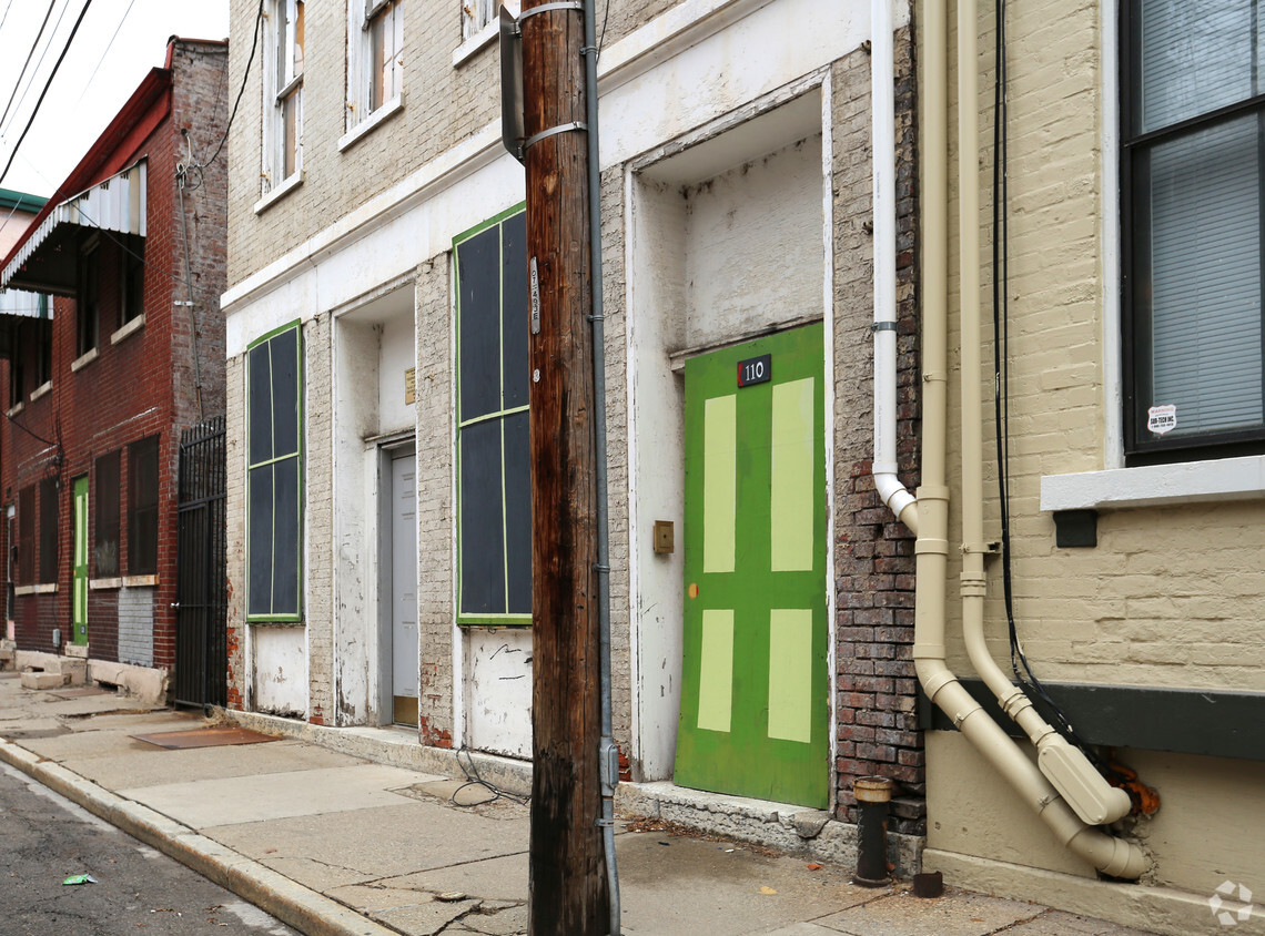 Building Photo - 110 E 14th St