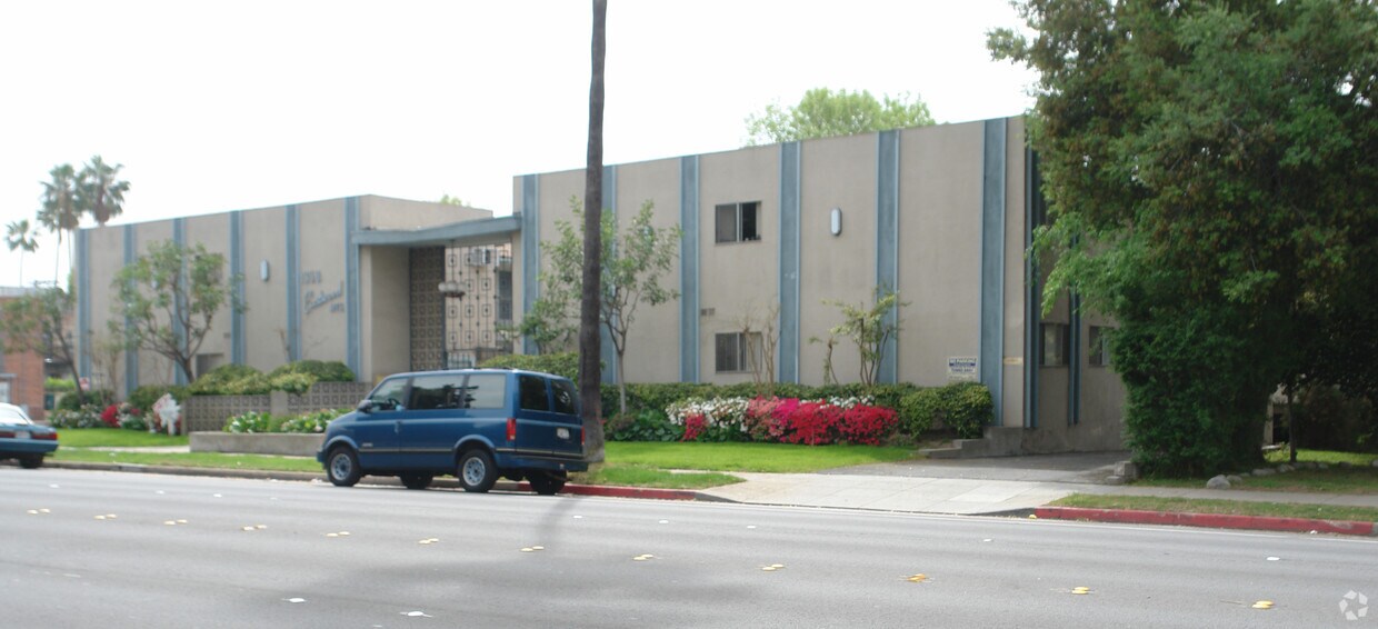 Foto del edificio - 1350 Washington Blvd