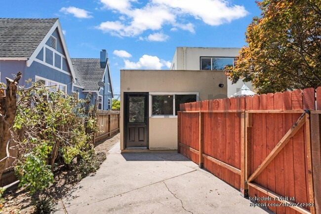 Building Photo - 958 Collier Dr