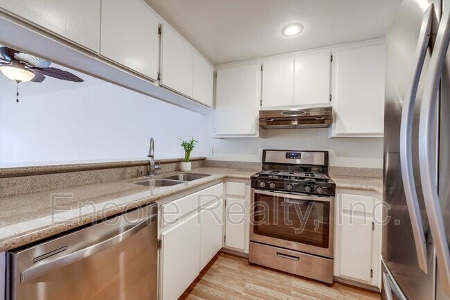 Foto del edificio - 1465 E Lexington Ave