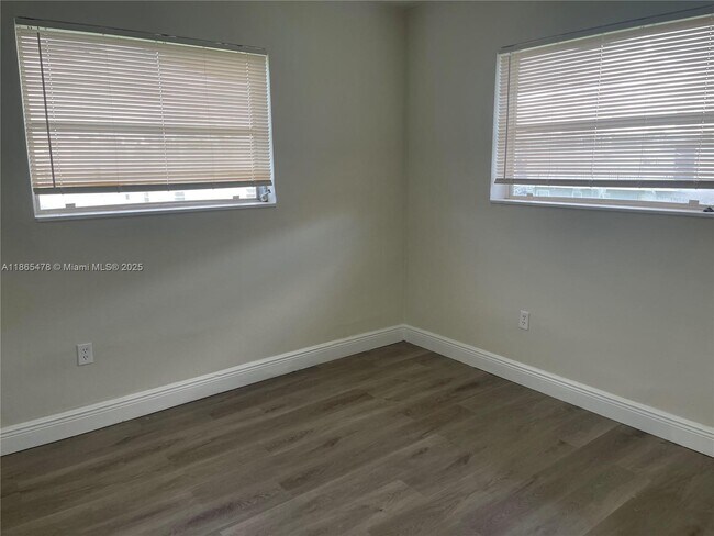 Foto del edificio - 4300 SW 67th Ave