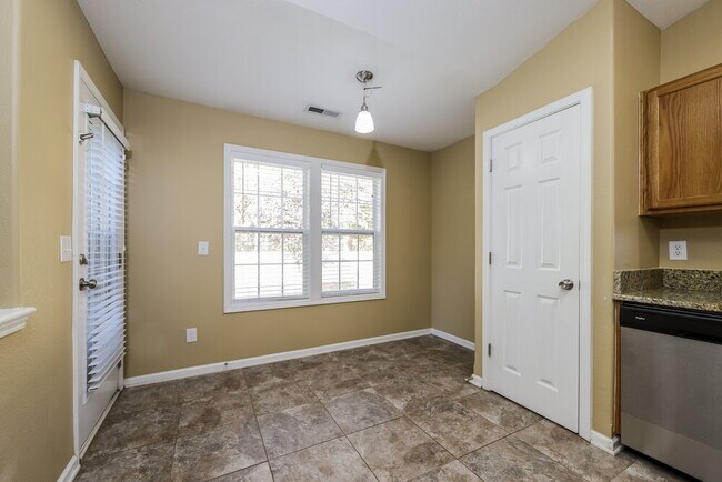 Foto del edificio - 2012 Embark Dr