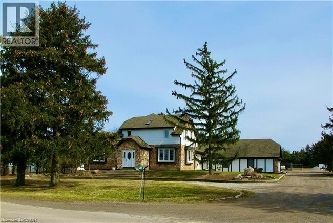 Building Photo - 580 3rd Rd E